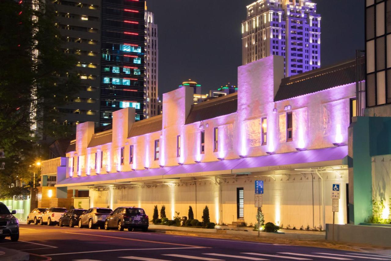 Fifth Avenue Motel Taichung Exteriör bild