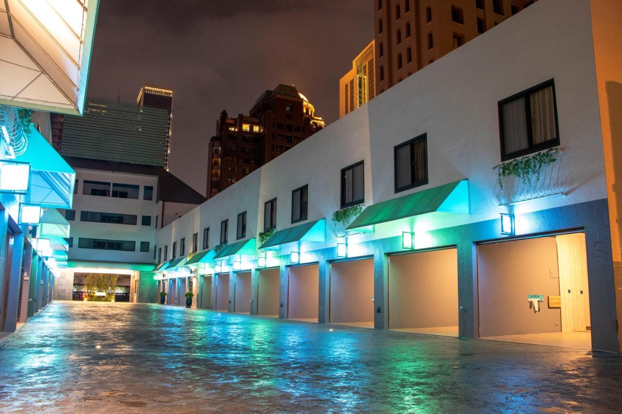 Fifth Avenue Motel Taichung Exteriör bild